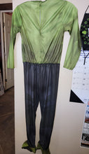 Load image into Gallery viewer, Rubie&#39;s Costume Hulk Avengers Endgame Child Deluxe Costume - Medium 8/10 - Read
