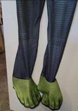 Load image into Gallery viewer, Rubie&#39;s Costume Hulk Avengers Endgame Child Deluxe Costume - Medium 8/10 - Read
