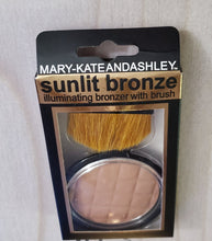 Load image into Gallery viewer, Mary-Kate &amp; Ashley Illuminating Bronzer - #603 Sunlit Bronze
