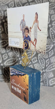 Load image into Gallery viewer, Photo Block Clip with Seahorse Charm &amp; &quot;Seashores on my mind&quot; Wood Grain
