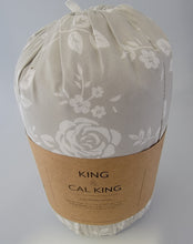 Load image into Gallery viewer, Duvet Cover Set | 3-PC ROSE GRAY PATTERN | Home Hotel Collection | KING/CAL KING
