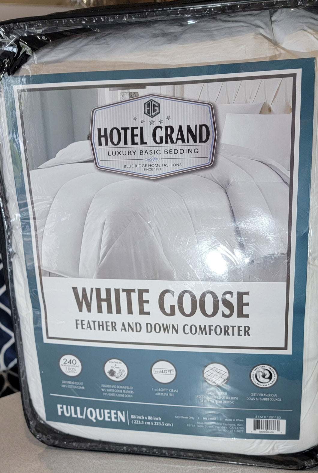 Hotel Grand, 240 TC Luxury White Goose Feather + Down Comforter Full/Queen