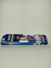 Load image into Gallery viewer, Oral-B 3D White Radiant Whitening Manual Toothbrush, 2 Count
